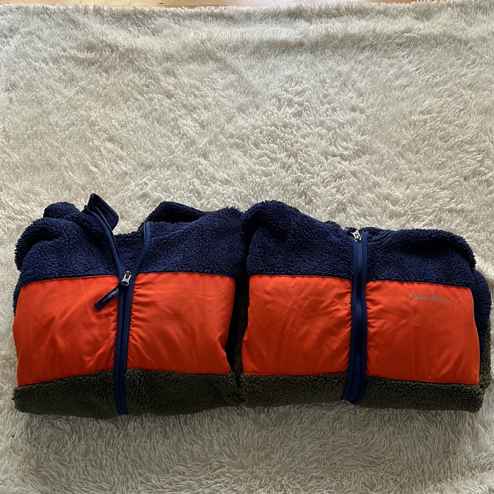 Twins?! Perfect! Eddie Bauer fleece zip up - Picture 3 of 3